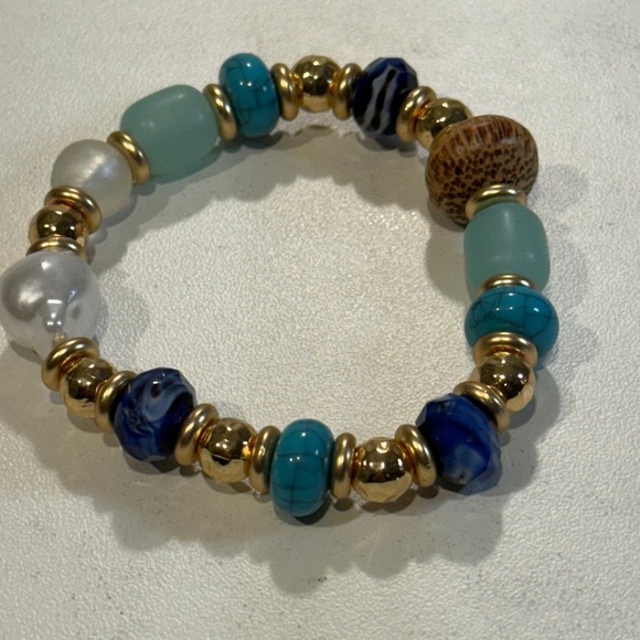 Beaded Stretch Bracelet Gold Accent Pearl Turquoise Blue Unique Design - Picture 1 of 4